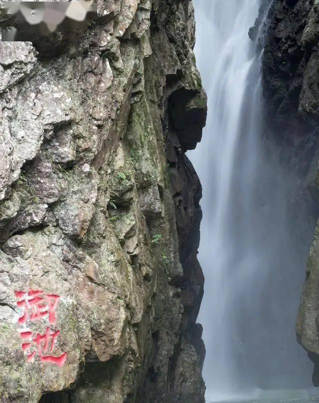 沿河中界镇:看演出 送春联 浓浓年味迎新春
